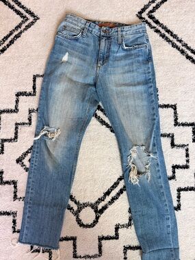 Joes Jeans - The Debbie. High rise, straight ankle Distressed Boyfriend Jeans